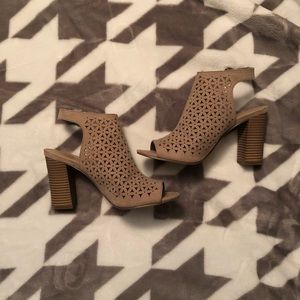 ✨ Madden Girl sandals! Size 6! ✨